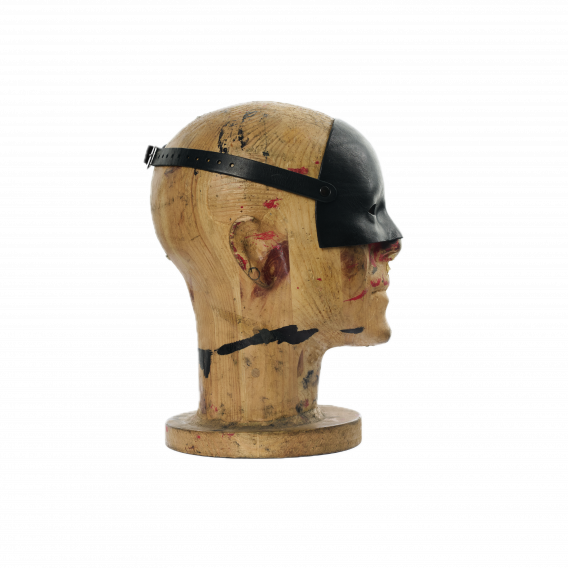 HALF FACE WOMAN BLACK MASK